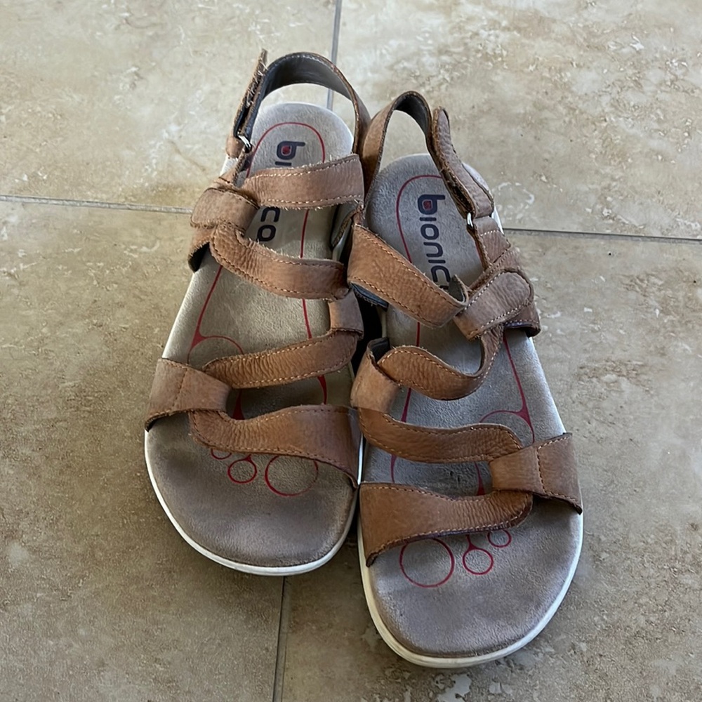 Bionico SZ 8 M sandals. Gently worn in great condition.